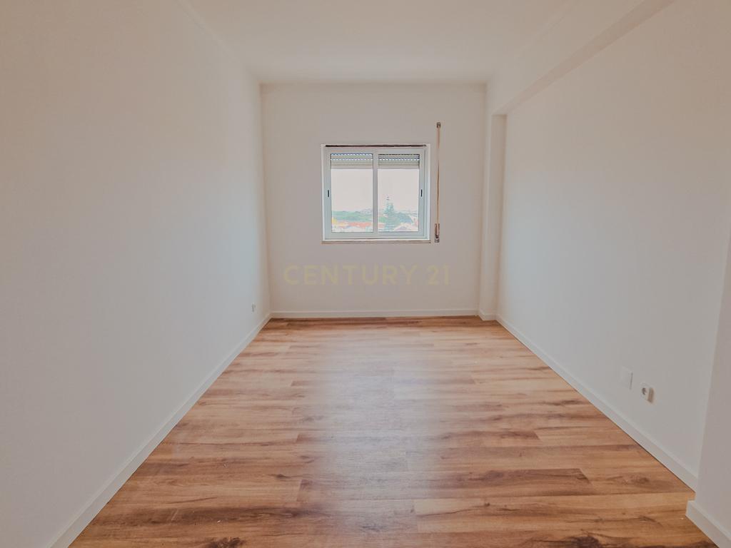 Apartamento T2 em Peniche - Image 9