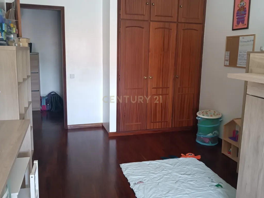 Apartamento T3 com 115 m² em Fazendas de Almeirim, concelho de Almeirim, distrito de Santarém. Apartamento localizado no 2. º andar de um edifício sem elevador. - Image 29