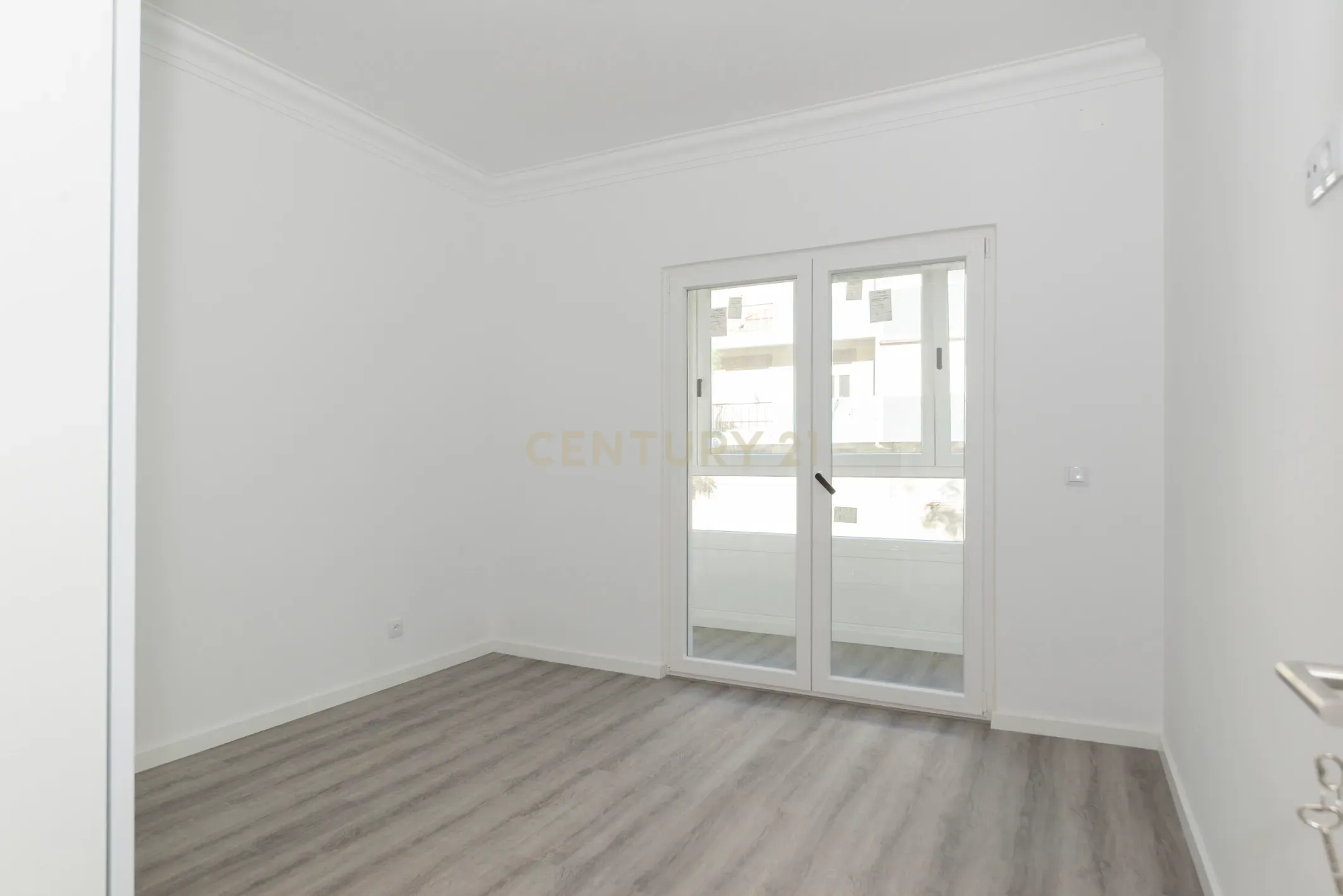 Fotografia 12 de T2 totalmente remodelado com cozinha independente no centro de almada