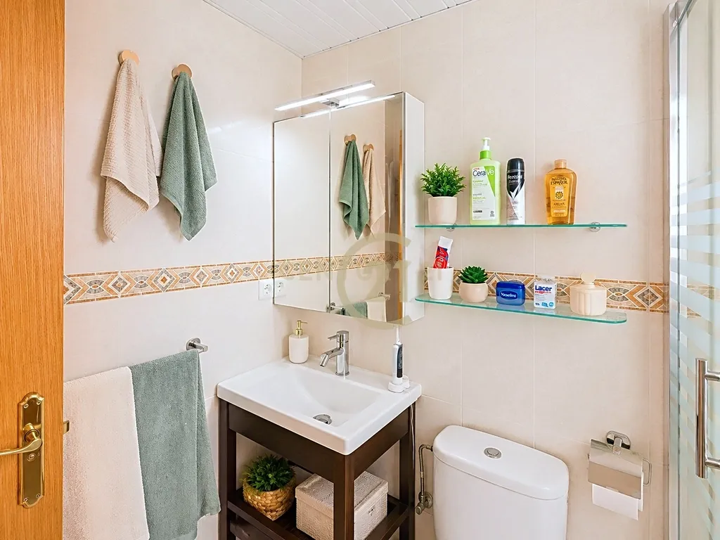 Cobertura de 5 Quartos com Terraço e Churrasqueira: Ideal para Família Numerosa ou Segregação em 2 Habitações! - Image 32