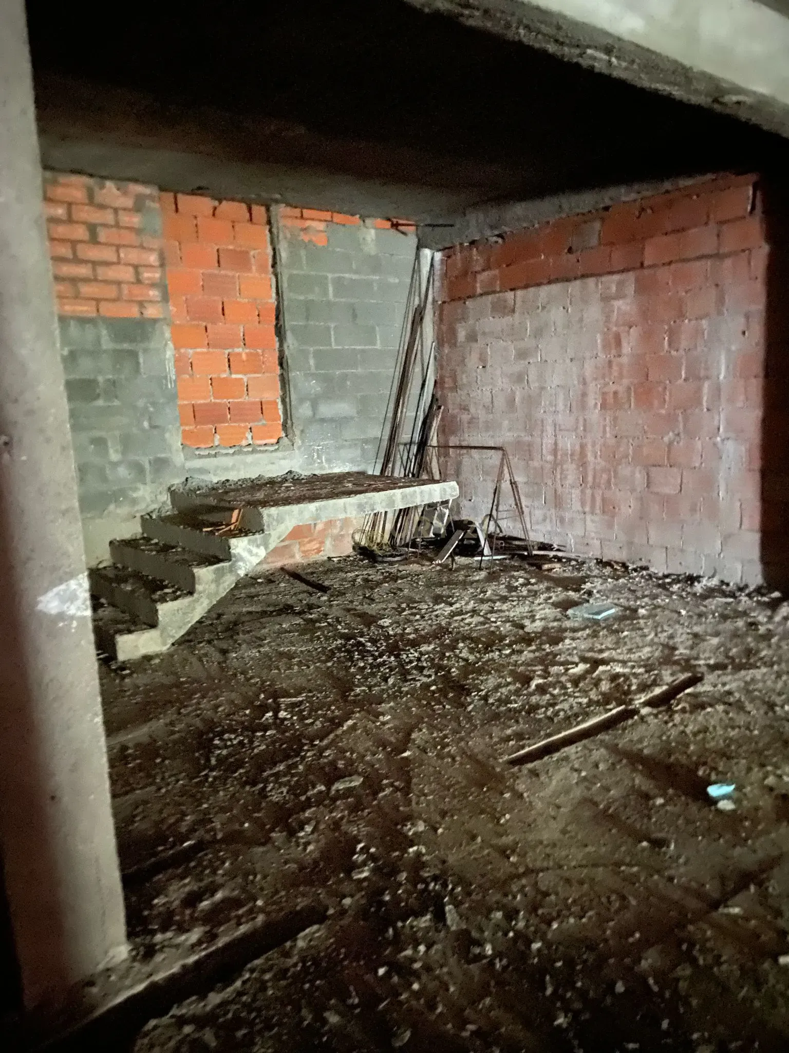 Fotografia 4 de Terreno para Construção com Edificação Inacabada e Projeto Anteriormente Aprovado