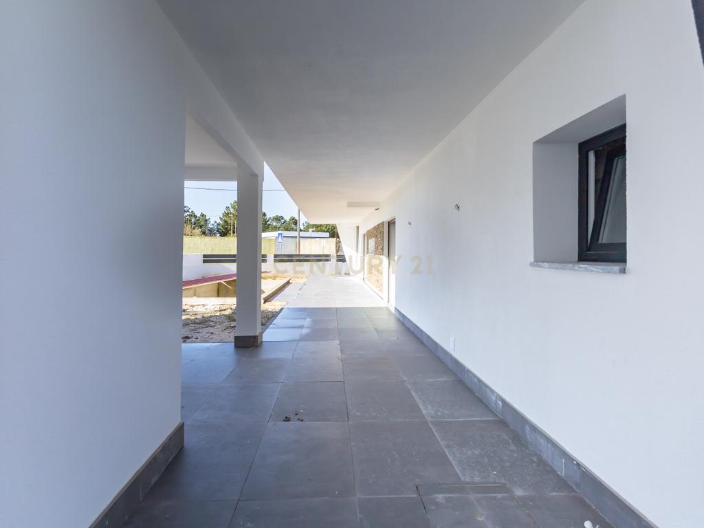 Moradia T3 Térrea Isolada com 3 suítes | Quinta do Anjo - Image 32