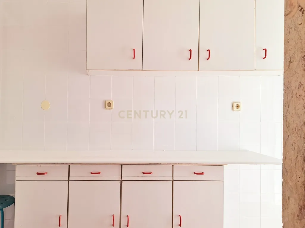 Apartamento T3+2 para Arrendamento em Campolide - Image 19