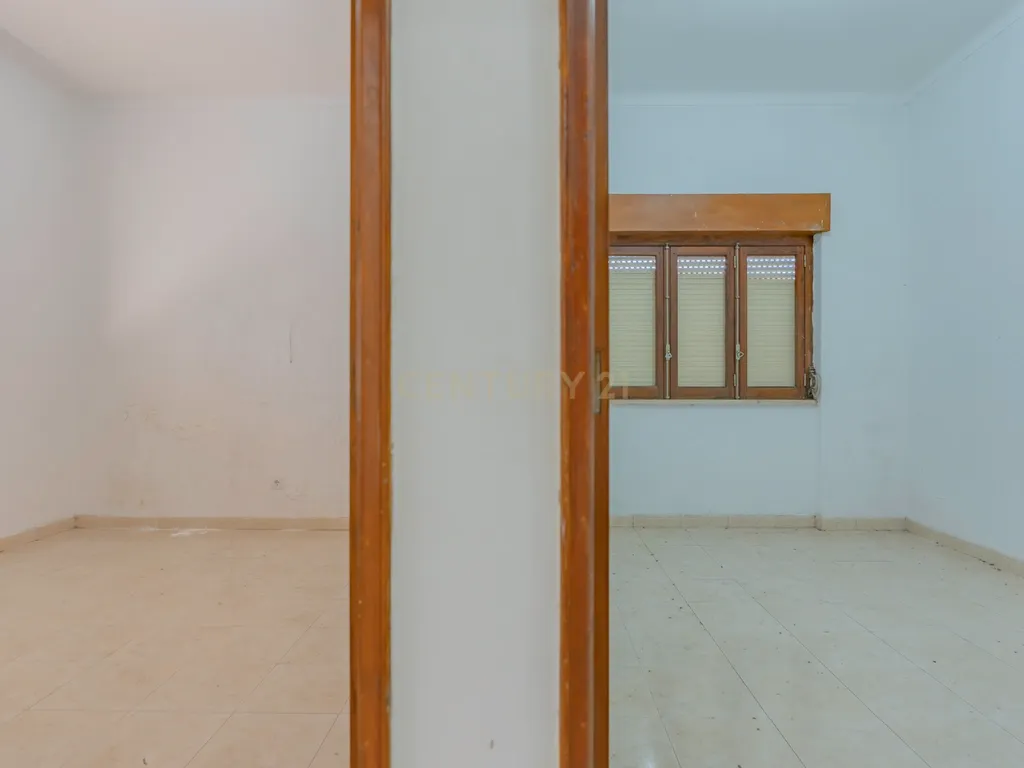 Moradia Isolada com Terreno de 1041 m² – Um Mundo de Possibilidades! - Image 73