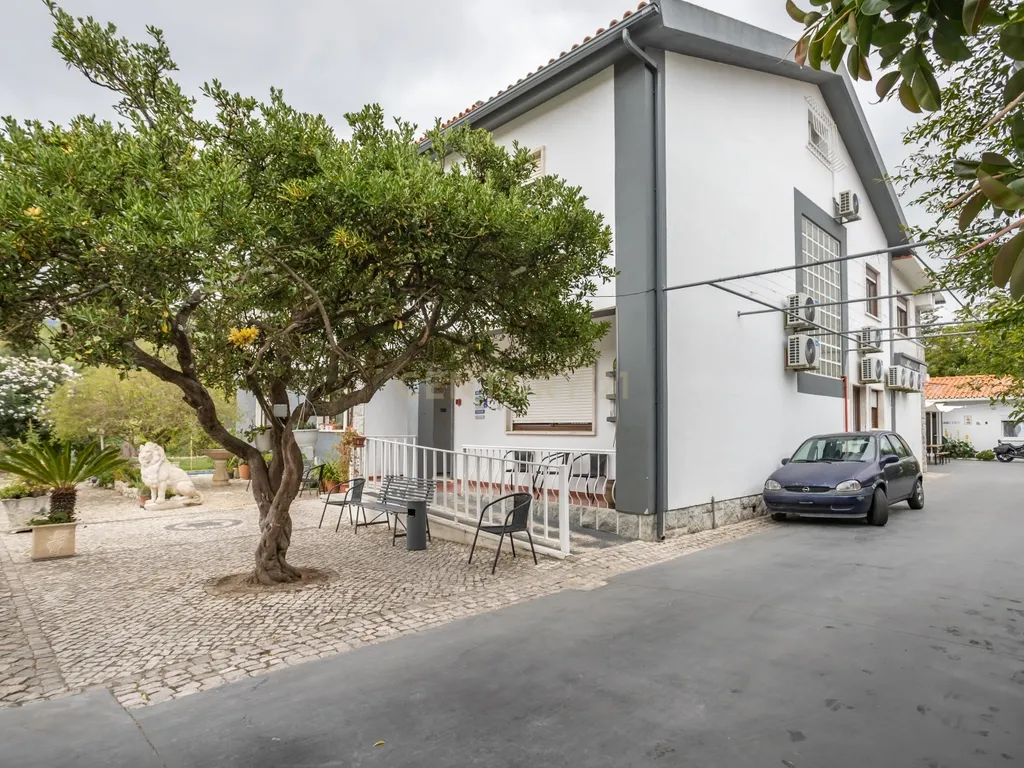 Fantástica Moradia Versátil com Piscina e Jardim, junto a serra da Arrábida – Setúbal - Image 8