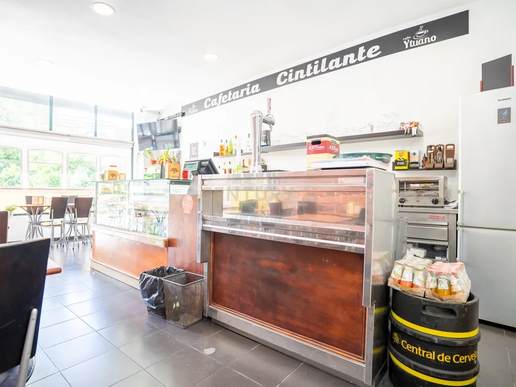 Loja Comercial para Investimento | Estrela | Lisboa - Image 7