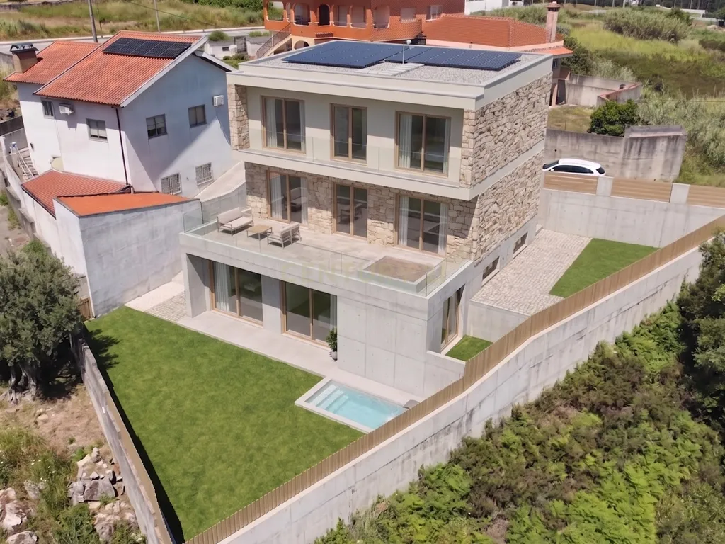 TERRENO PARA CONSTRUÇÃO | 330M2 | RC E 1 ANDAR | GONDOMAR - Image 1