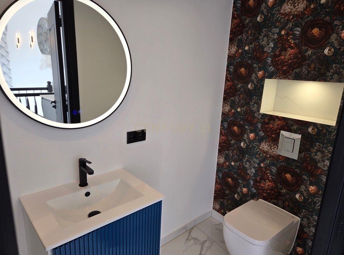 Fotografia 9 de Moradia de Luxo Renovada com Piscina, Vista Mar e estúdio para Rentabilização – Pêra, Algarve