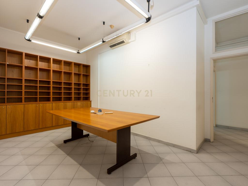 **Fantástica loja de dois pisos em Linda a Velha** - Image 31