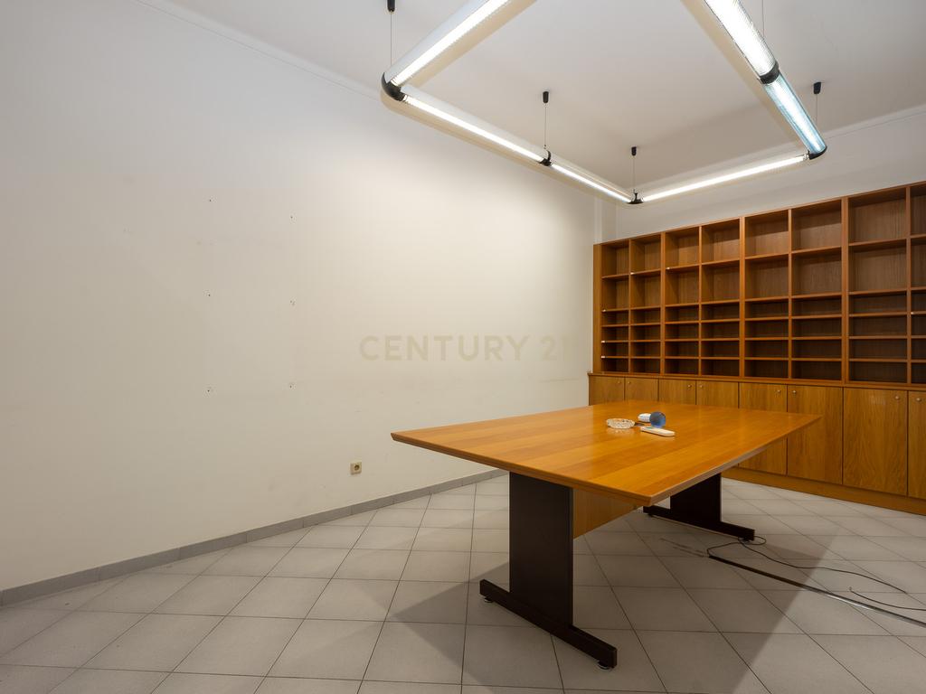 **Fantástica loja de dois pisos em Linda a Velha** - Image 30