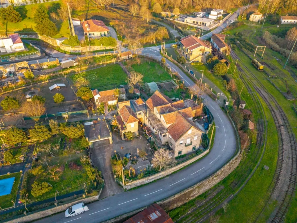 Moradia V5 com Grande Terreno Urbano junto à Estação de Livração – Marco de Canaveses - Image 6