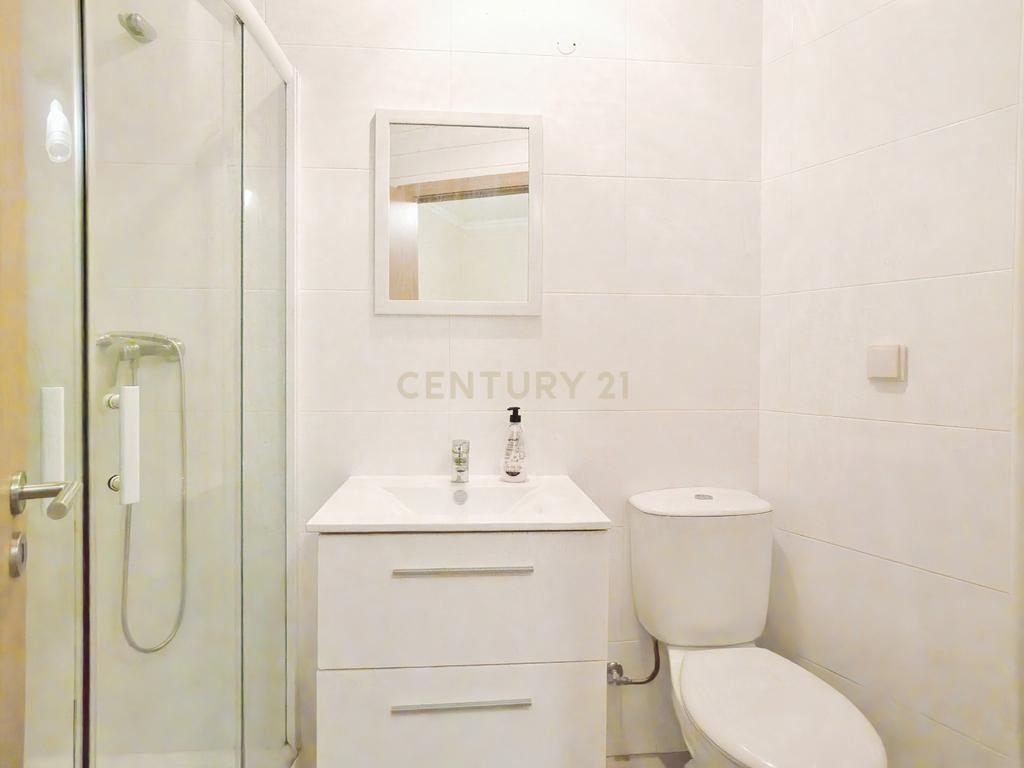 Apartamento T3 Espaçoso e Acolhedor, a Passos do Mar na Nazaré. - Image 17