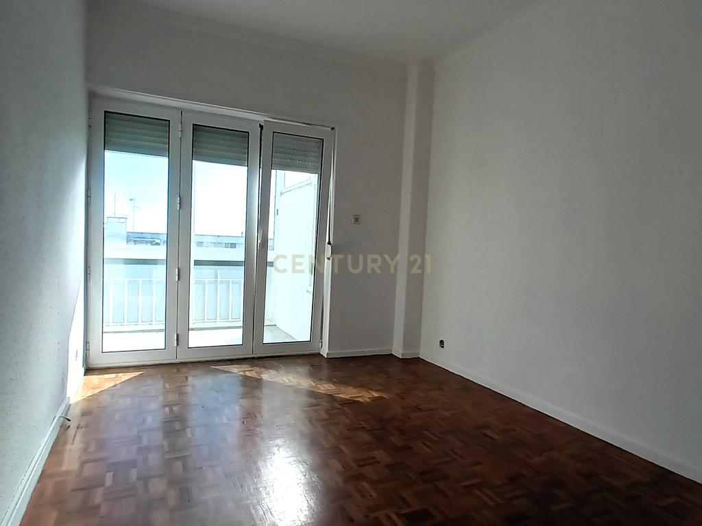 Apartamento de 3 assoalhadas em Oeiras para arrendamento - Image 17
