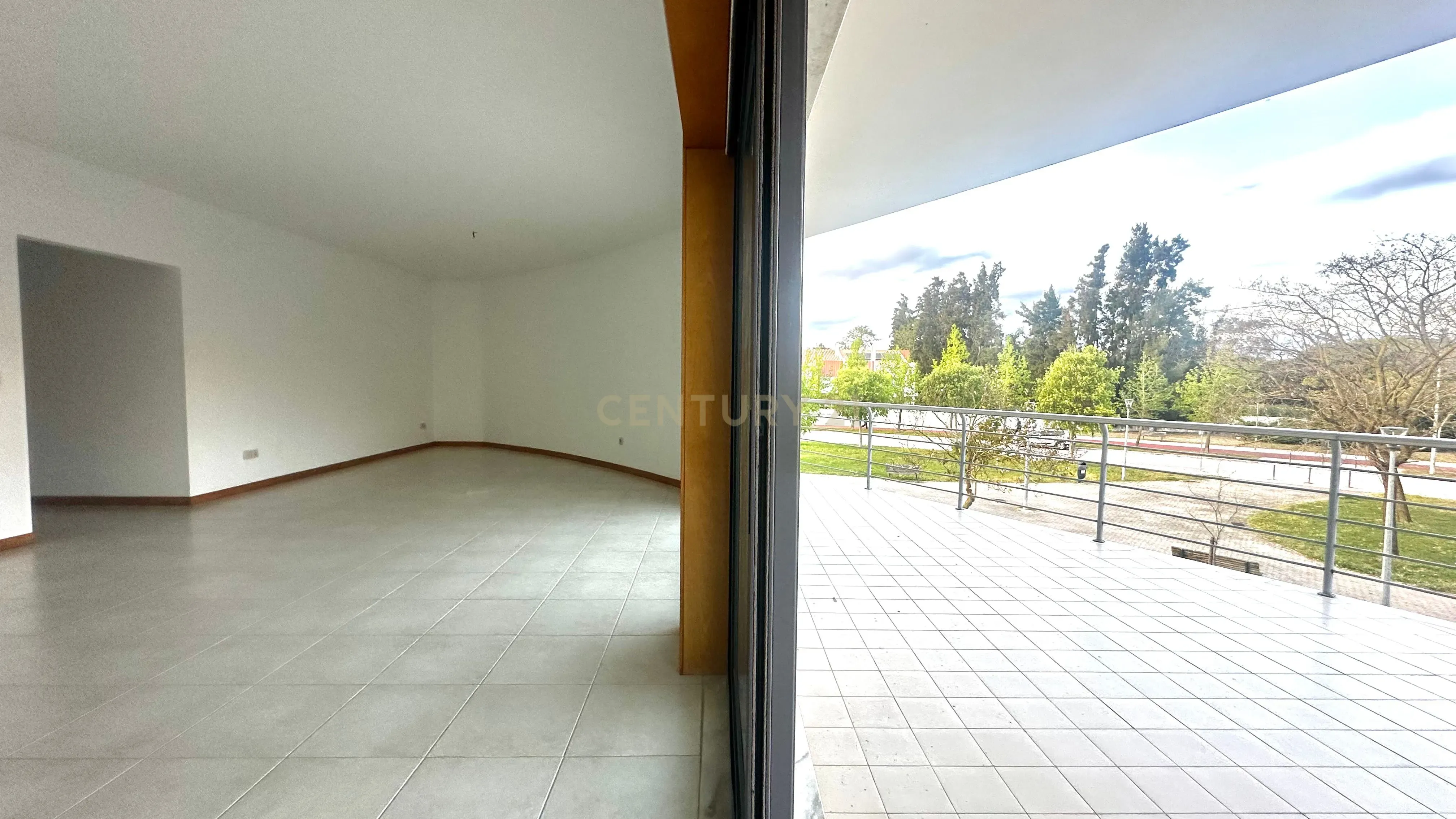 Fotografia 6 de Apartamento T4 com Terraço, Varandas, Garagem e Lugar de Estacionamento, na Vila Serena, Pinhal Novo