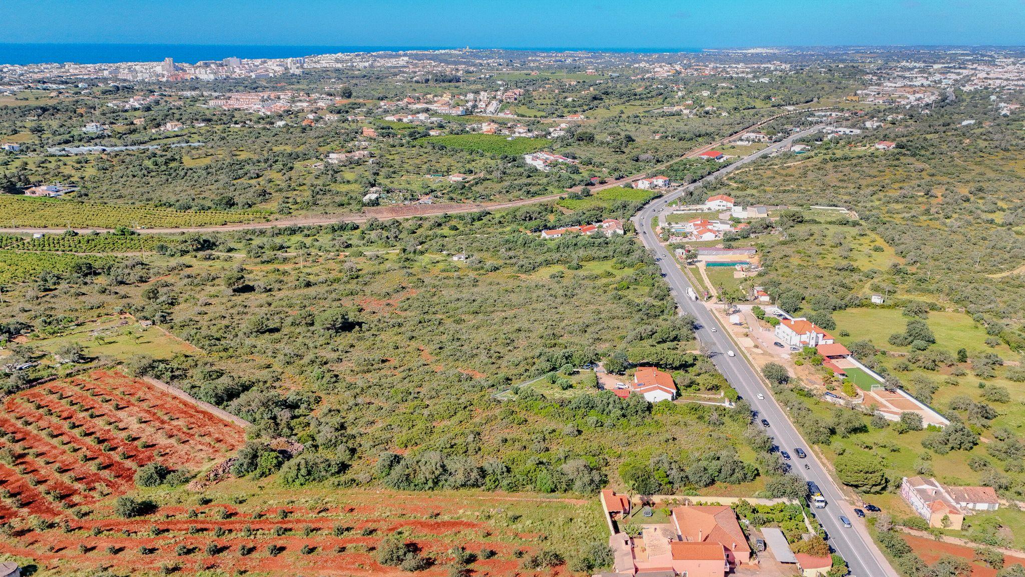 Terreno com Localização Estratégica e Acesso Direto à N125 – Albufeira - Image 14