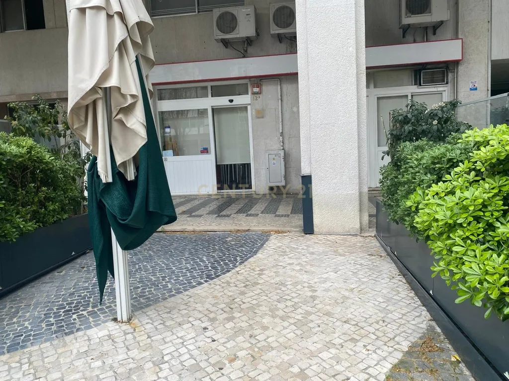 Restaurante em São Domingos de Benfica com faturação ativa e clientela fidelizada - Image 18