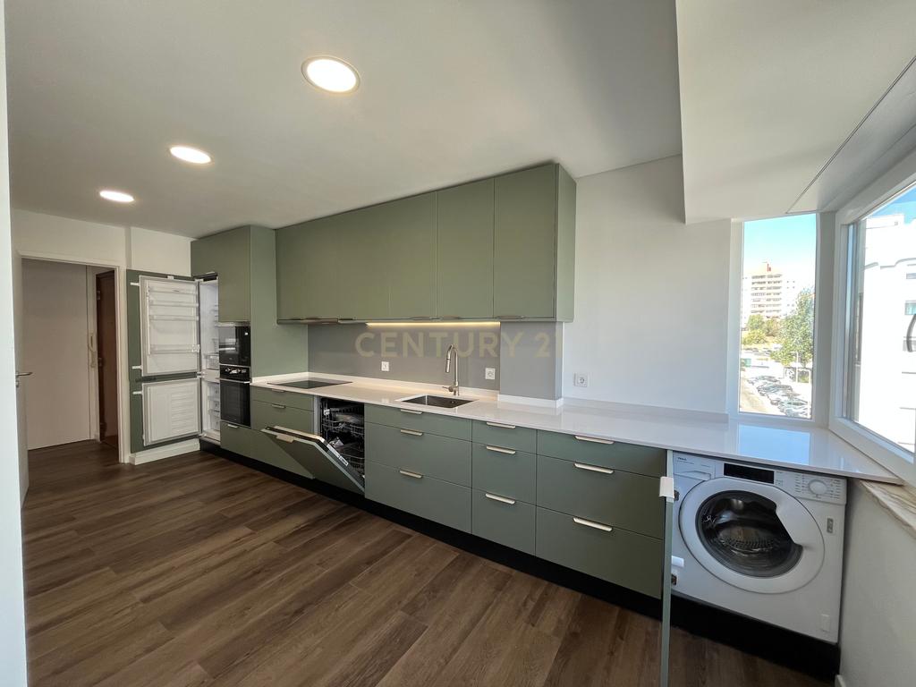 Apartamento T2 totalmente Remodelado. - Image 32