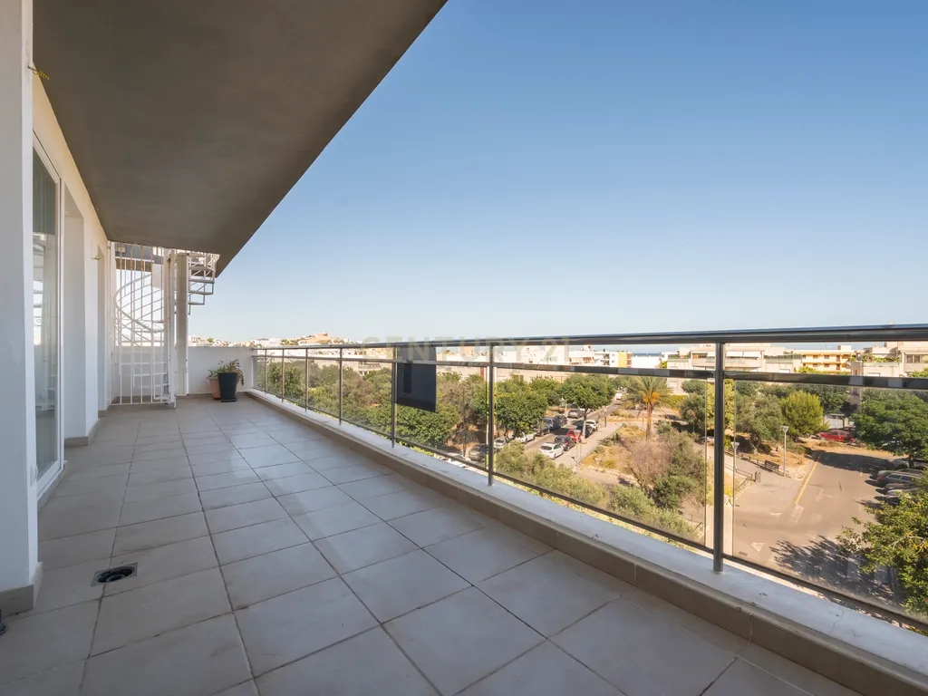 Luxuosa Moradia em Ibiza com Vista Mar e Piscina Privada - Image 32