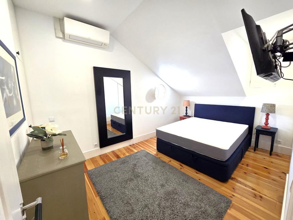 Apartamento T2 duplex mobilado para arrendamento em Almada - Image 6