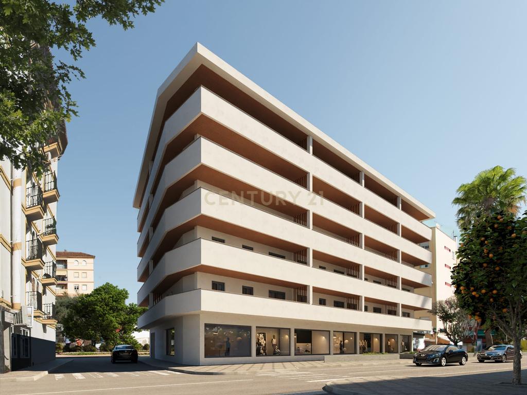 Penthouse exclusiva com 3 quartos e piscina em Fuengirola Centro - Image 1