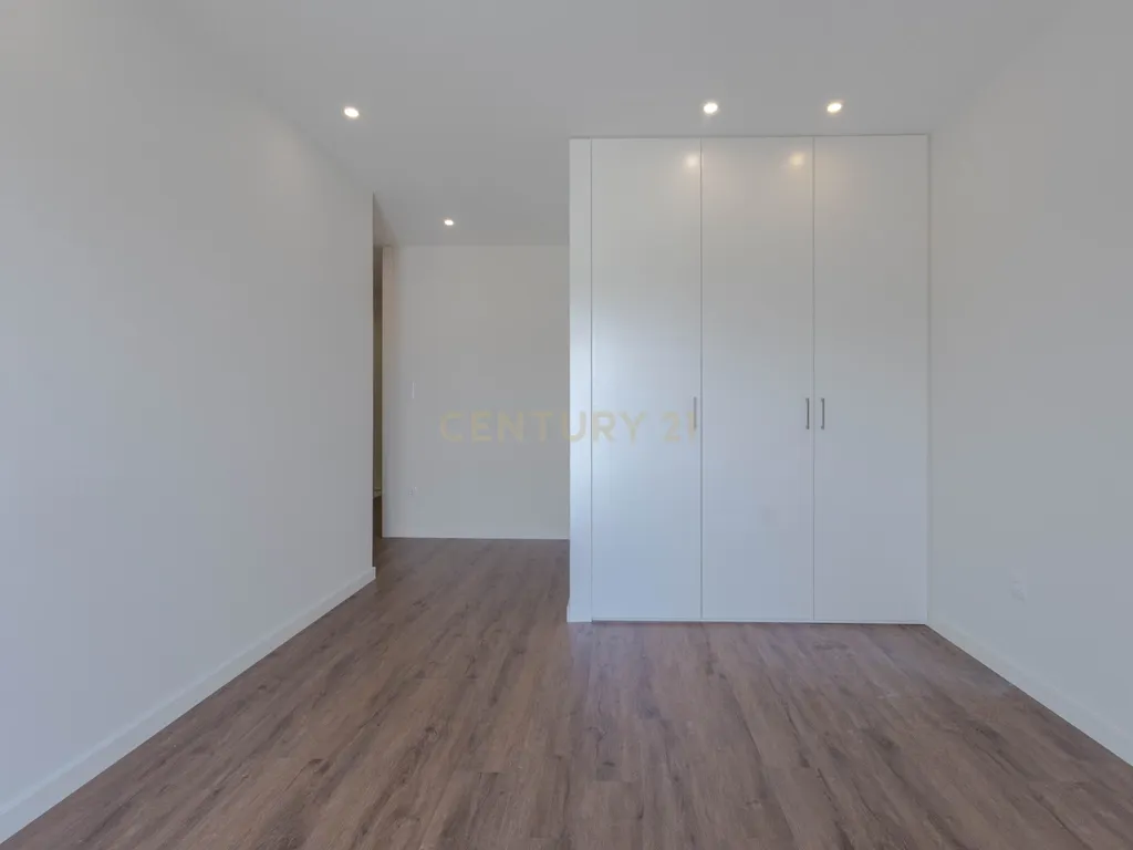 T4 Duplex com vista mar em Espinho - Image 15