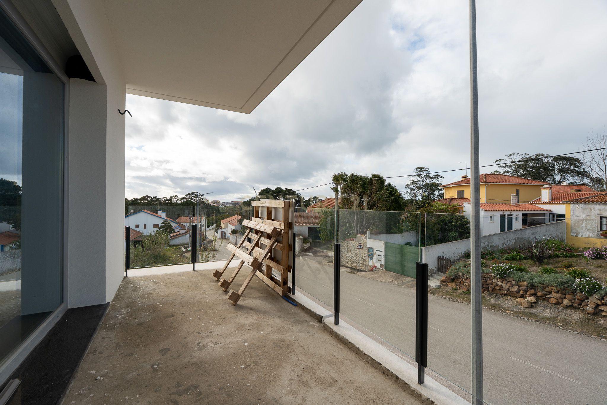 Moradia T3 de Arquitetura Moderna na Ericeira - Image 7