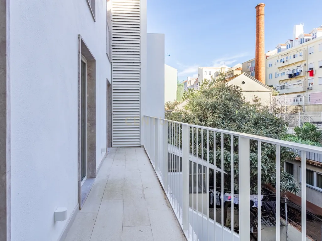 Apartamento T2 novo com varanda Rua Palmira Lisboa - Image 6