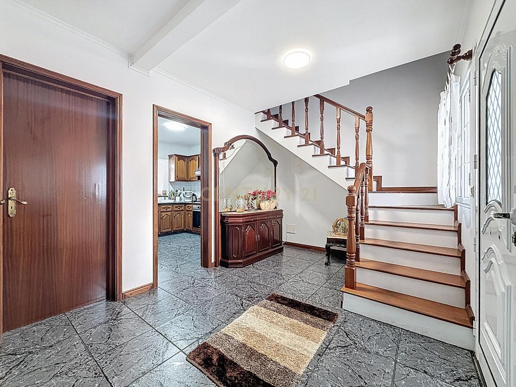 Moradia Moderna e Funcional no Coração da Vila de Nordeste - Image 3