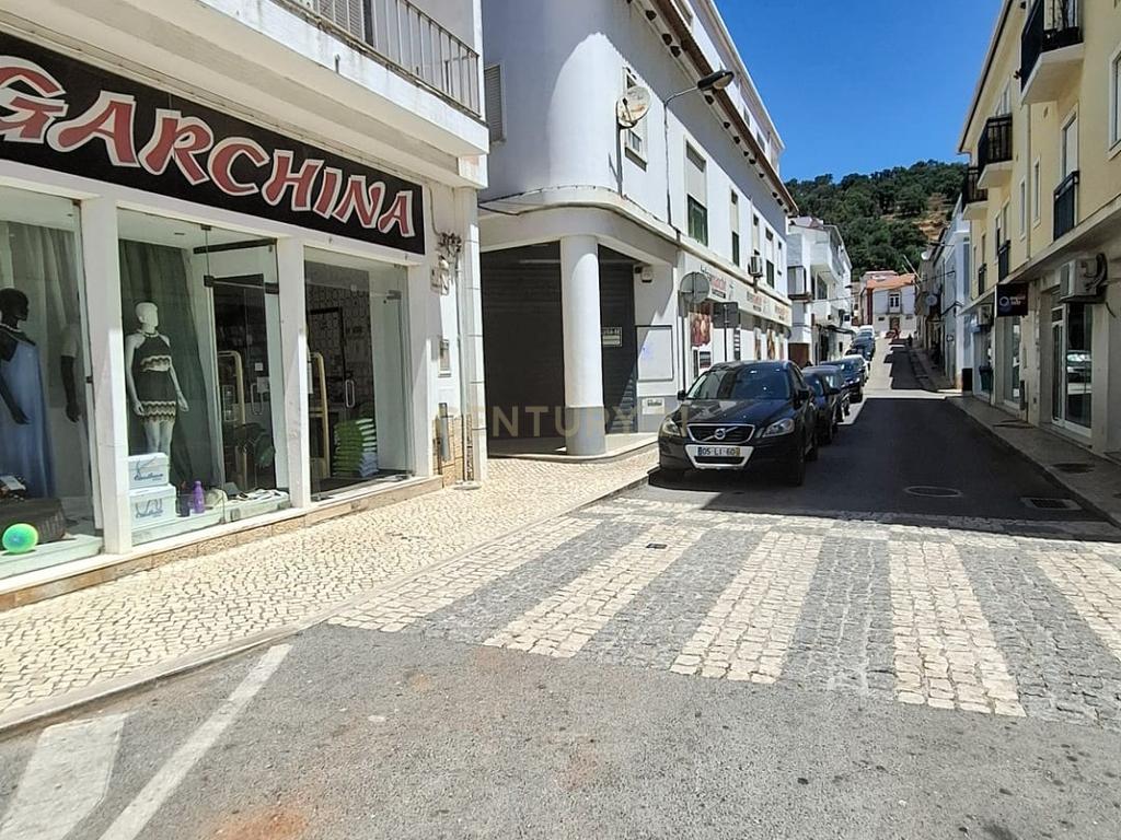 Moradia T3+2 com Terraço, Pátio e Espaço Comercial em São Bartolomeu de Messines – Silves, Faro - Image 62