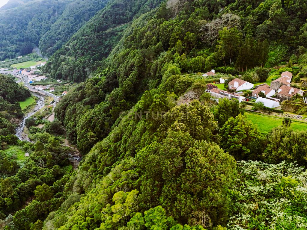 Ruína com Terreno na Zona do Sanguinho – Faial da Terra, Povoação - Image 4