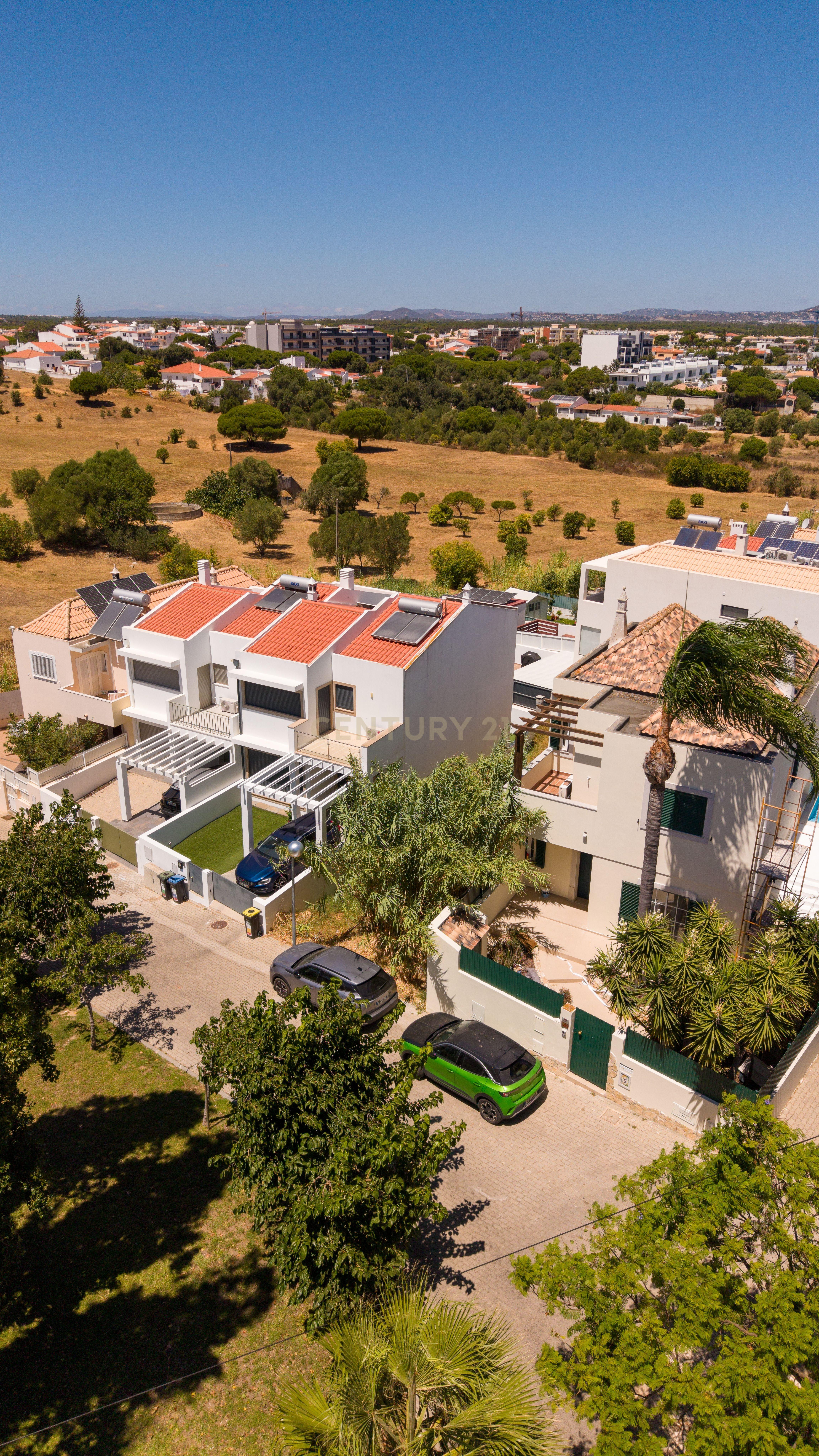 Fotografia 3 de Excelente oportunidade para investimento ou residir nas Gambelas, Faro