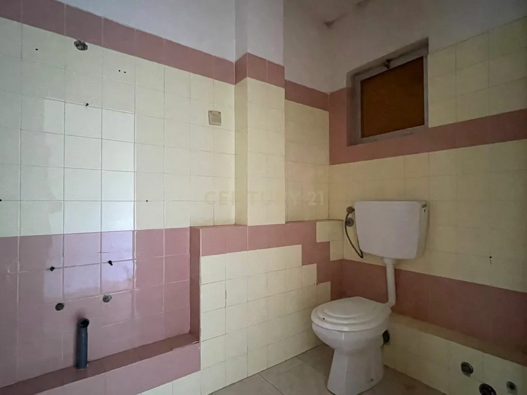 Apartamento T2 para Reabilitar, em São Sebastião, em Setúbal - Image 11