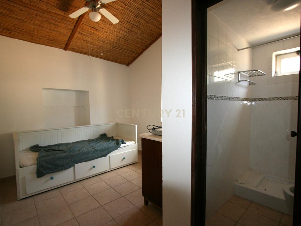 Quinta tradicional com moradia, garagem e vários anexos em terreno de 2020 m2, Zebro de Baixo, Silves - Image 9