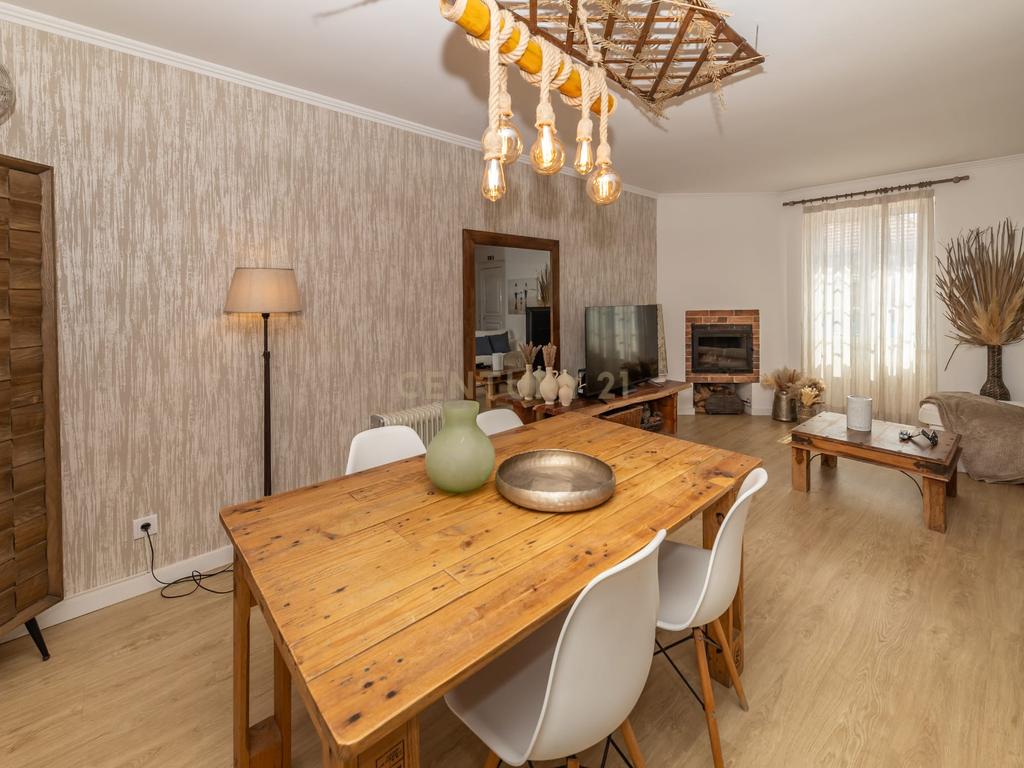 Moradia T2, com anexo (T1), na Costa da Caparica, totalmente remodelada! - Image 1
