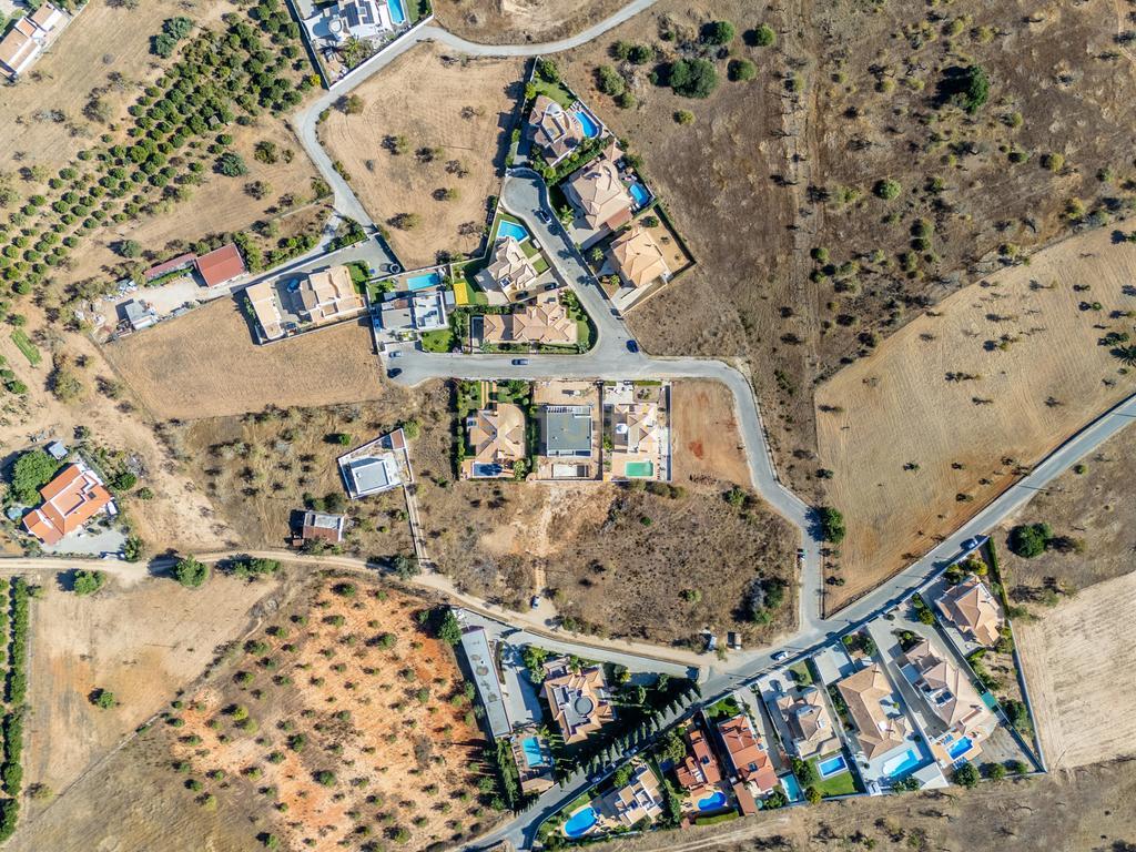 Moradia T5 contemporânea em construção avançada com piscina | Álamos, Guia – Albufeira - Image 41