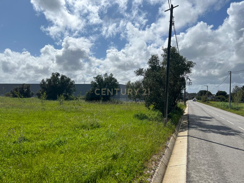 Terreno Industrial de 20.500 m² em Localização Estratégica - Image 8
