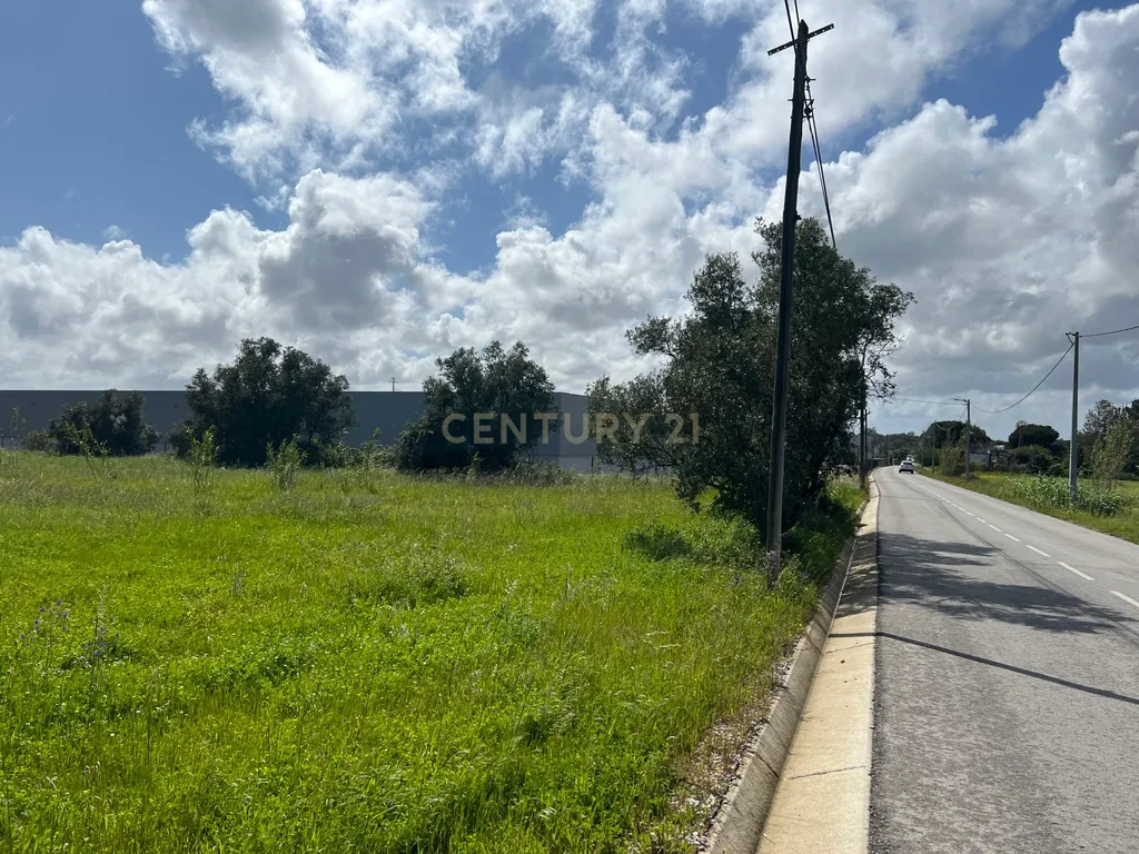 Terreno Industrial de 20.500 m² em Localização Estratégica - Image 8