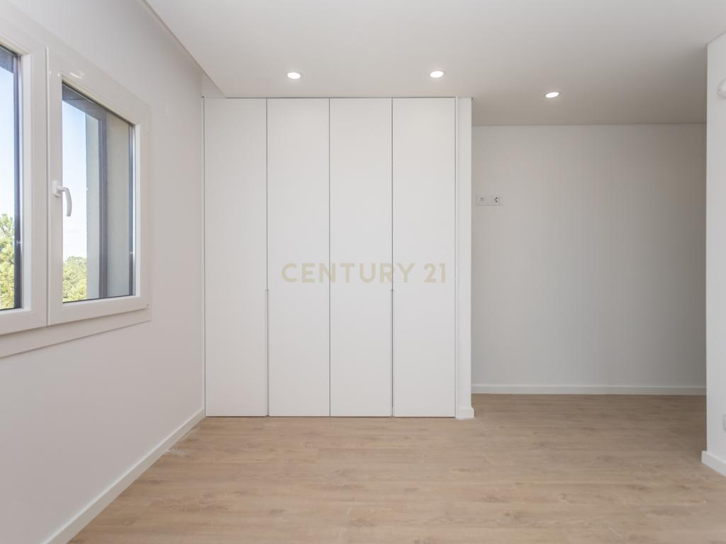 Carisma e boas áreas na sua Moradia Nova T4 Suites!!! no Pinhal do General - Image 55