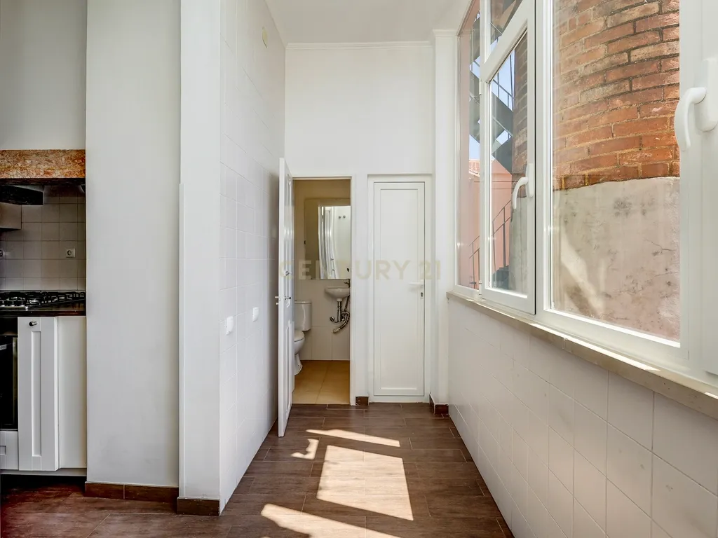 Arrendamento de Apartamento T3, Renovado, na Lapa - Estrela - Image 16