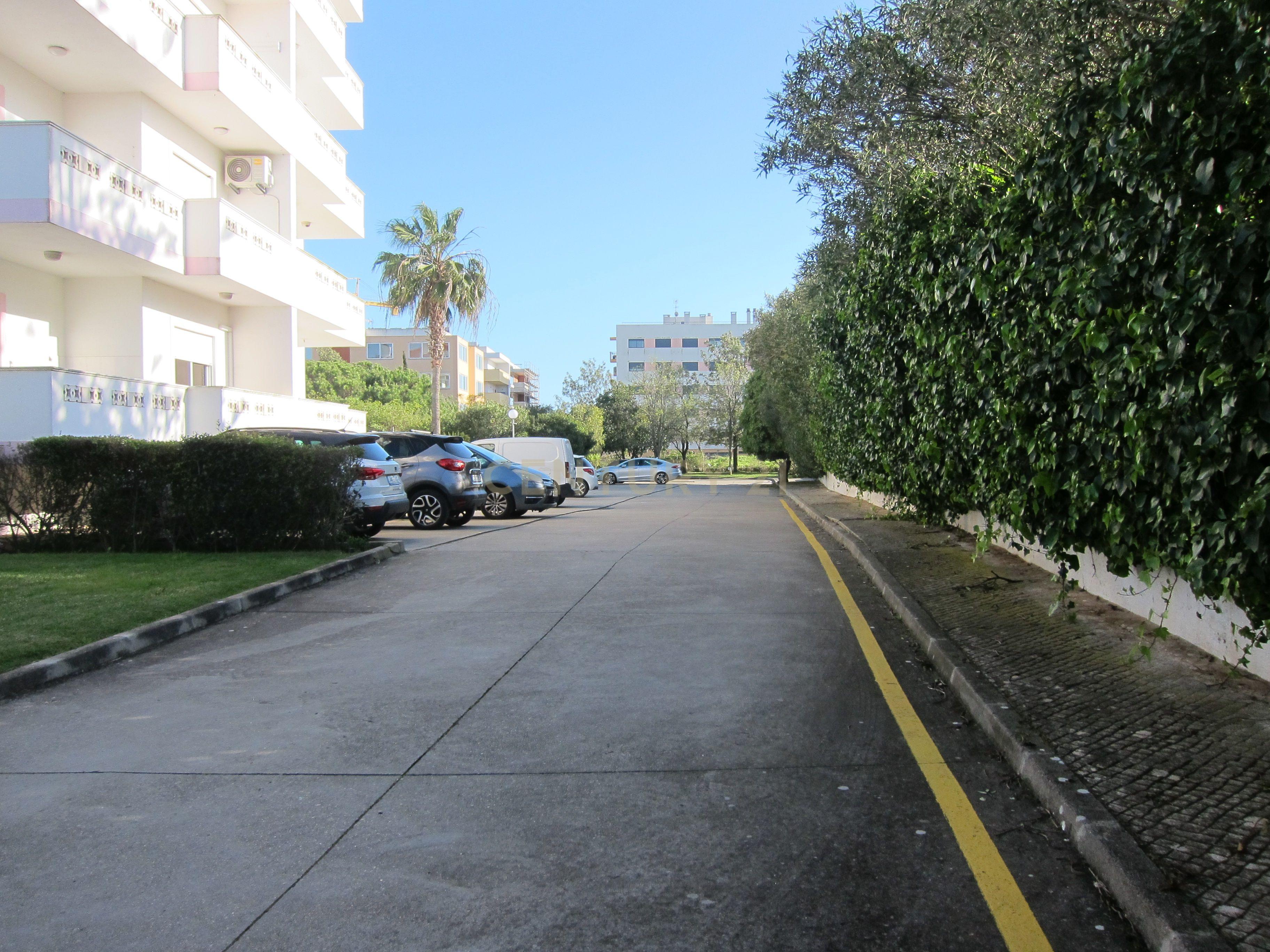 T1+1  Em condomínio fechado, virado a Sul - Image 18