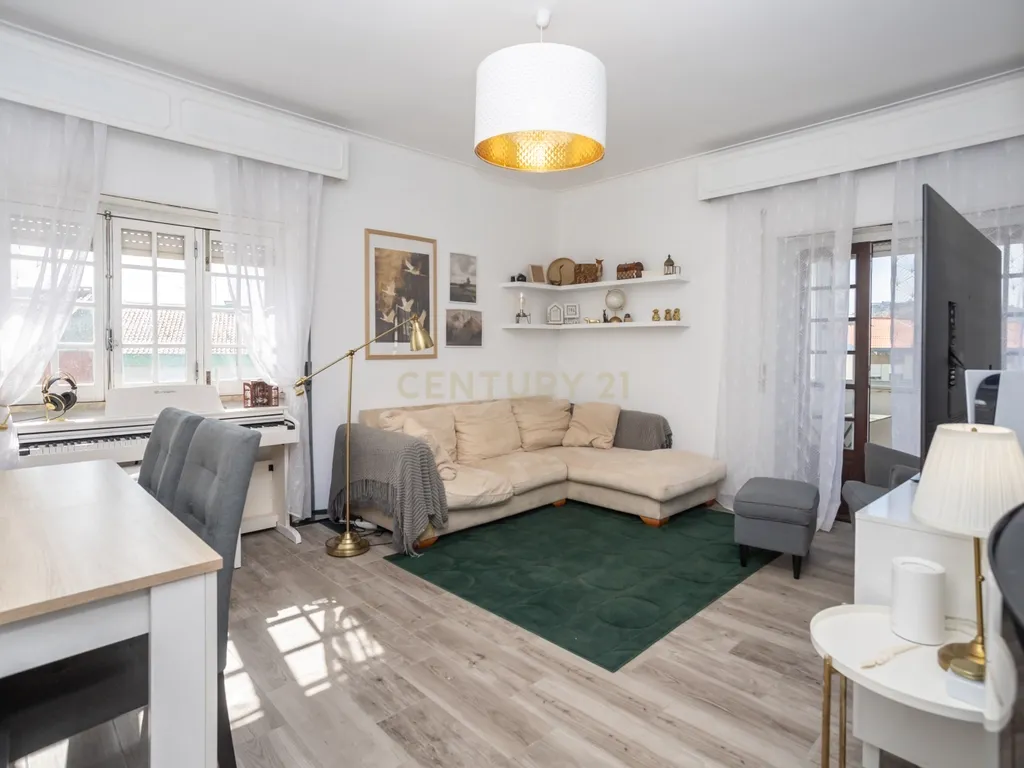 Magnífico T4 no Bairro de São Gabriel com 3 Varandas e Vista Panorâmica – Setúbal - Image 3