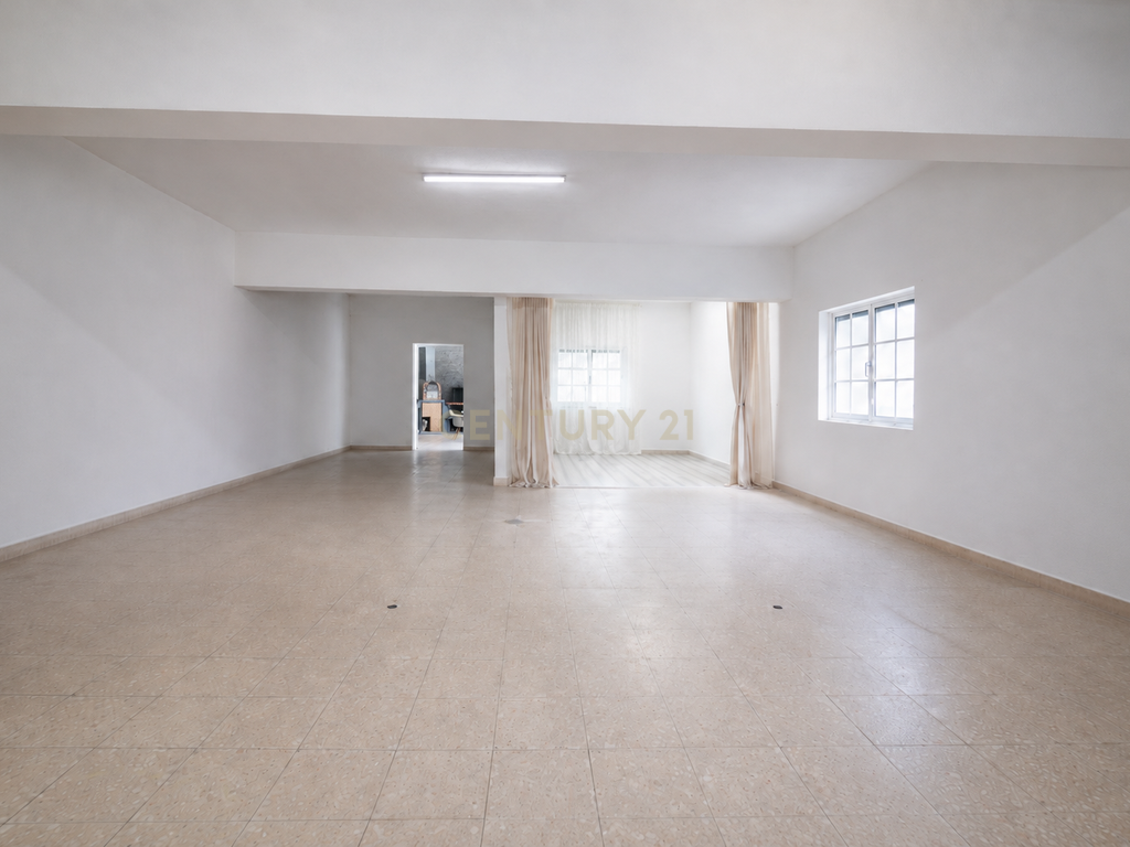 Moradia T4 com piscina e garagem junto às Colinas do Cruzeiro - Image 34
