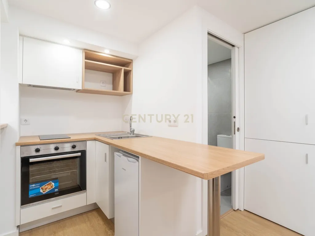 Apartamento transformado em Dois estúdios junto à Praça da República - Image 2