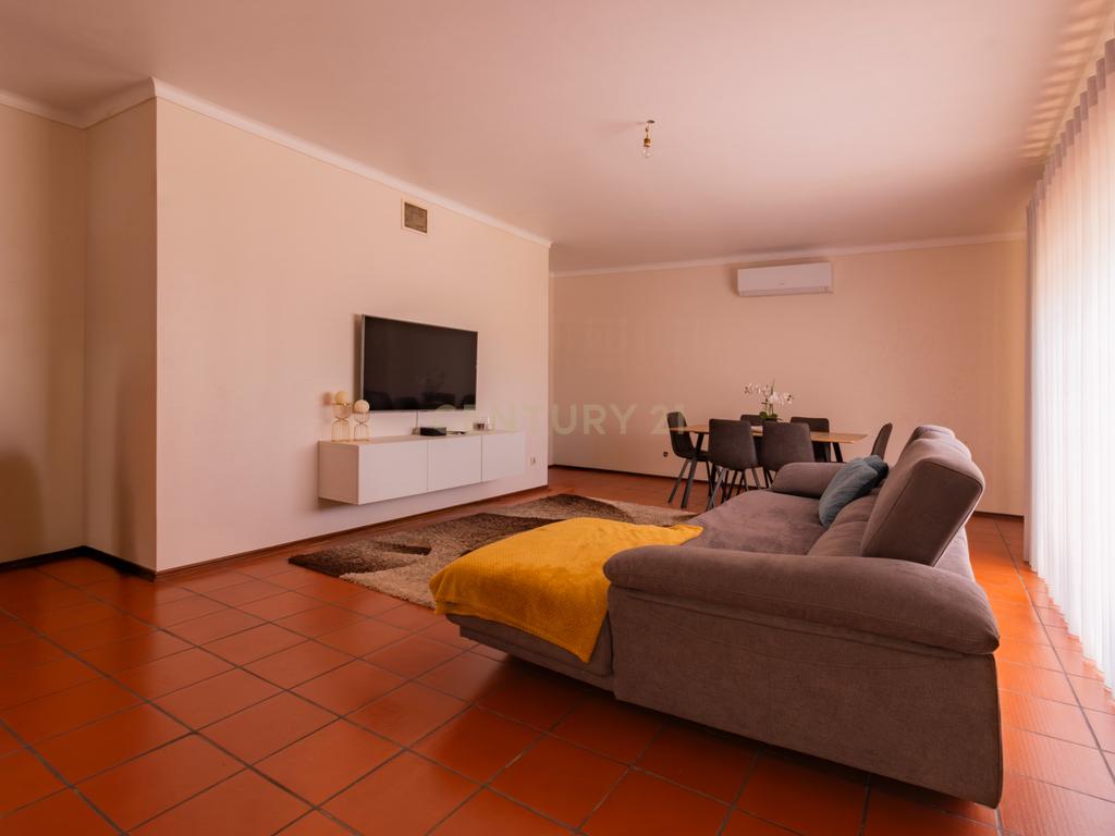 Moradia T5 com terreno - Image 5