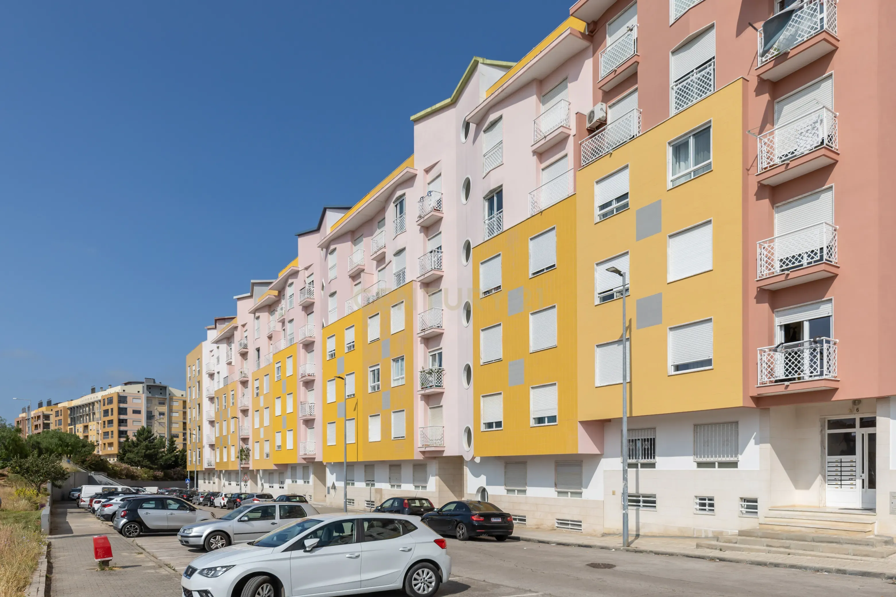 Apartamento T3 para arrendamento – Quinta da Marialva, Corroios - Image 3