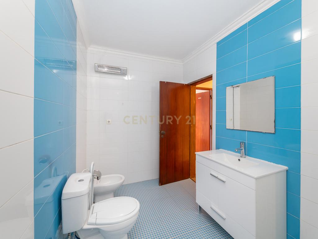 Moradia T3 na Quinta do Anjo com Vista Panorâmica e Garagem - Image 49
