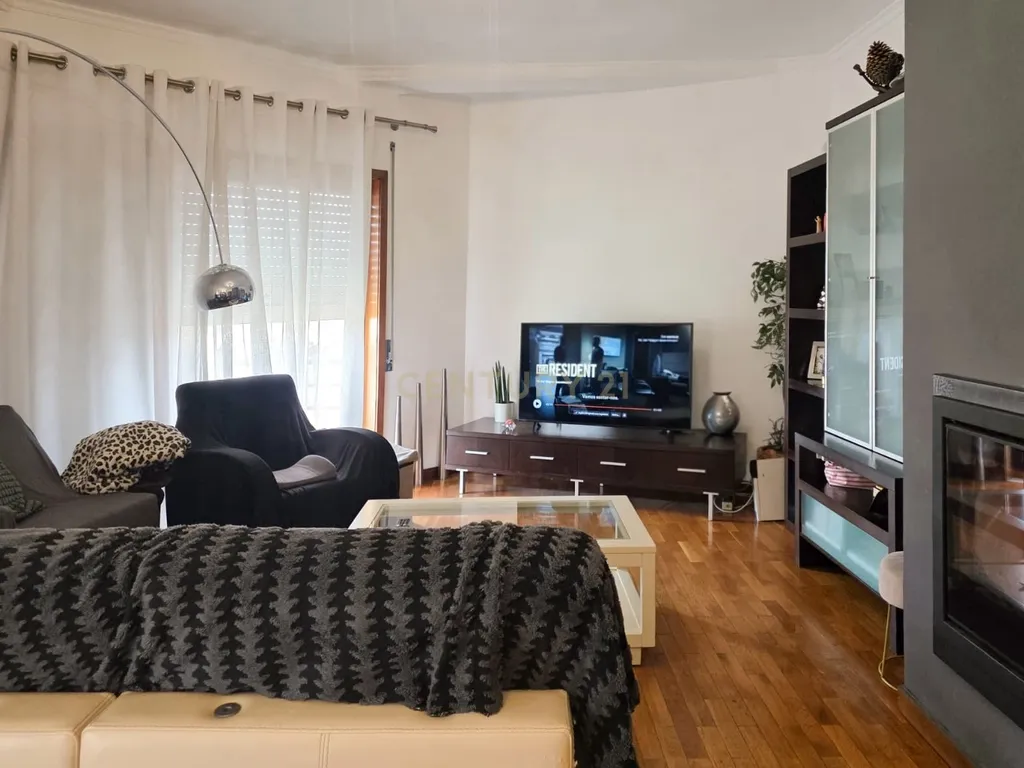 Apartamento T3 no Centro de Paredes – Espaço, Conforto e Localização Privilegiada - Image 13