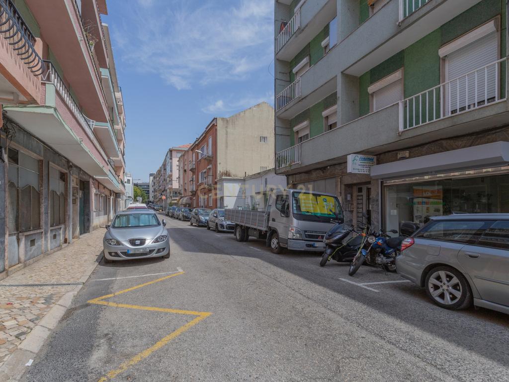 Apartamento T3 em Moscavide, Loures - Image 27