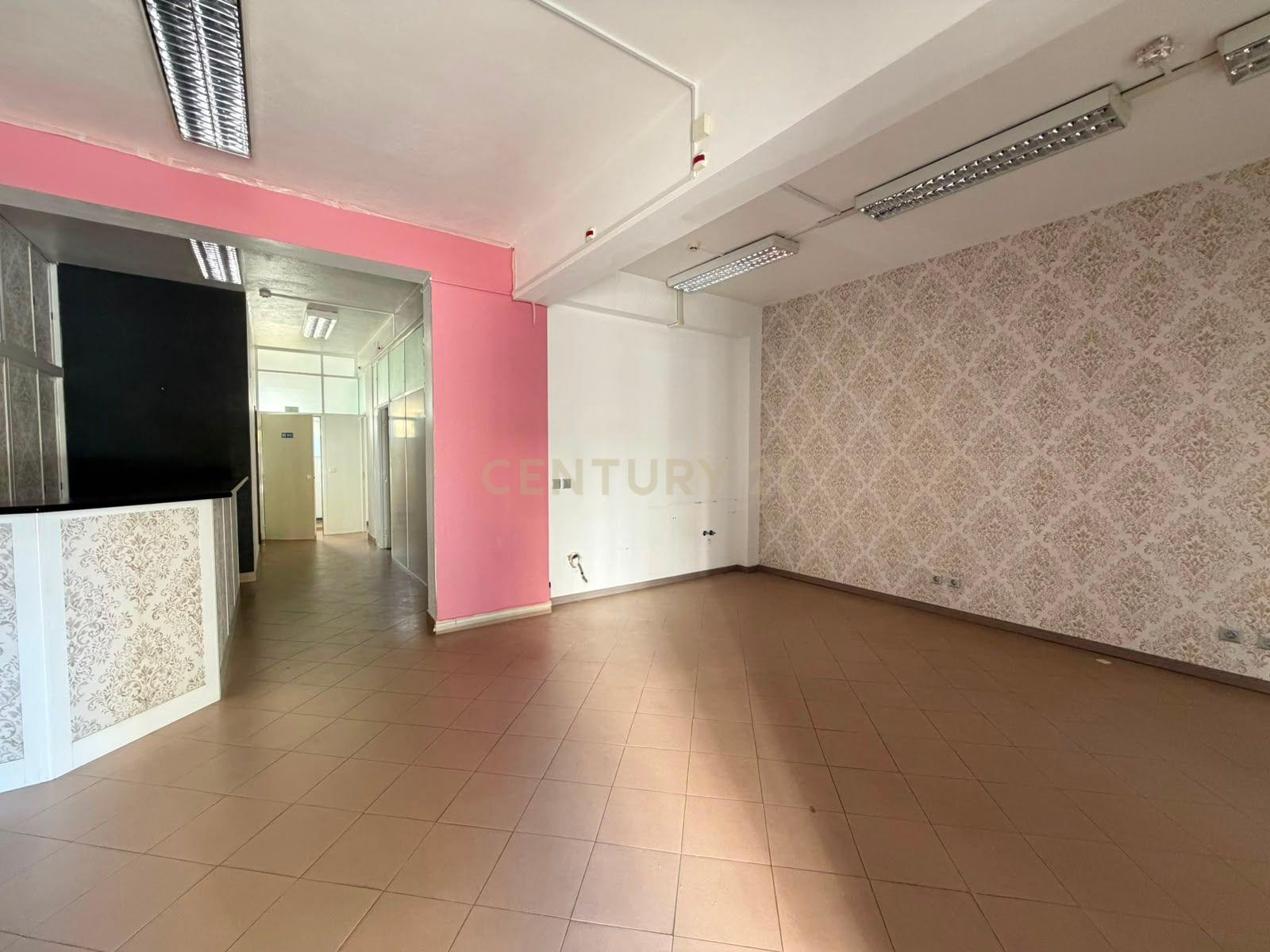 Fotografia 4 de Loja com 85m2 e duas casas de banho em Setúbal