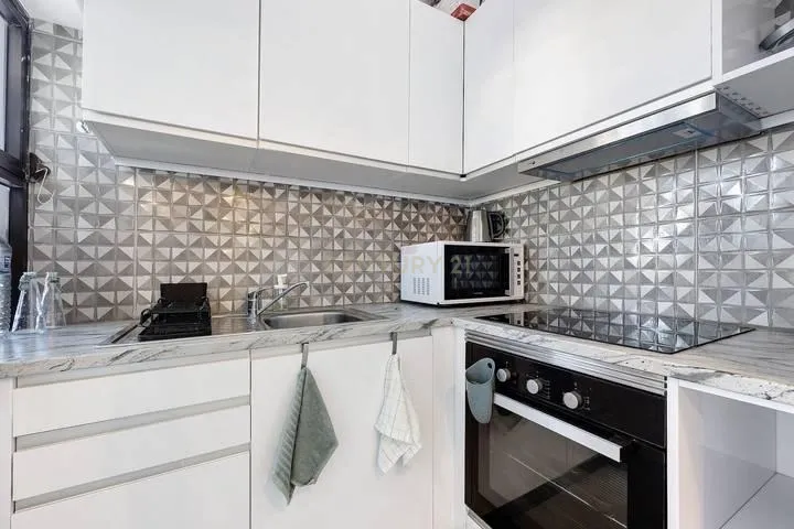 Apartamento T2 em Condomínio Fechado 2º Andar com Elevador com Piscina – Sagres - Image 8